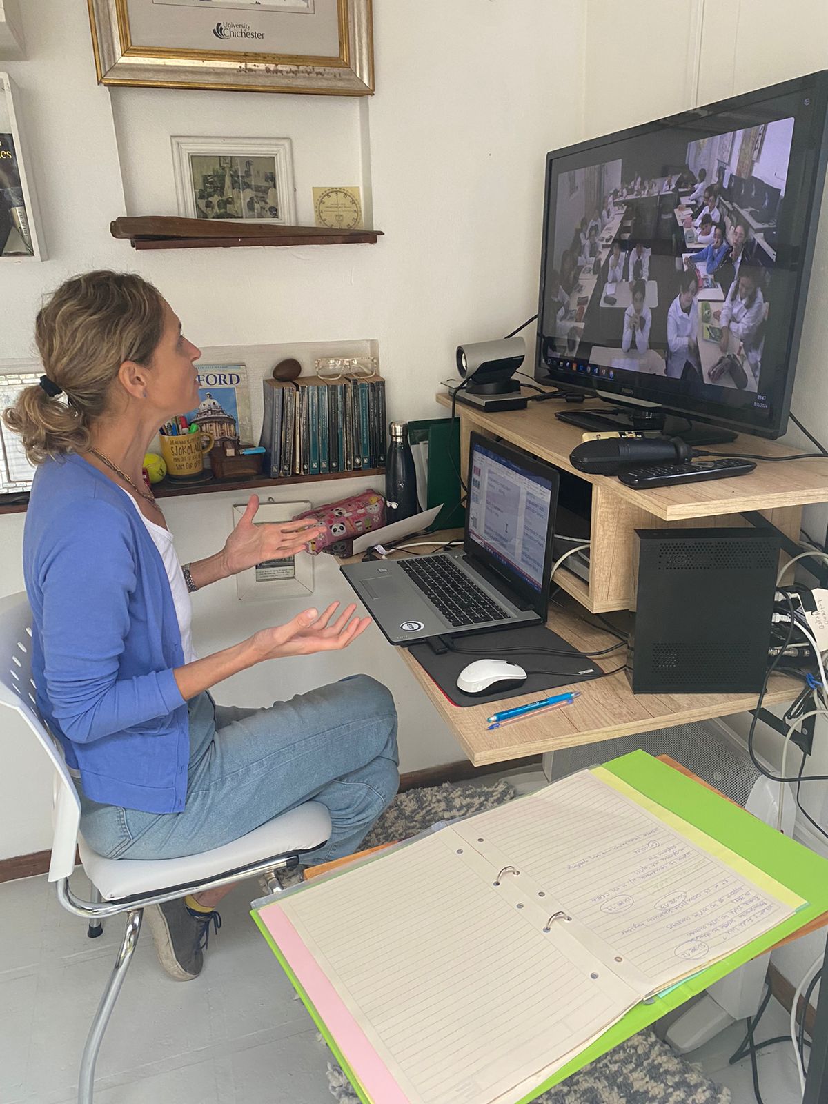 ELT consultant delivering a synchronous remote class